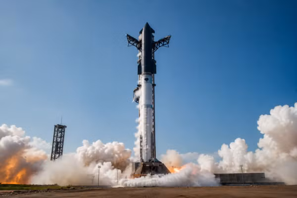Elon Musk đã dốc toàn lực để phóng tên lửa mạnh nhất trong lịch sử nước Mỹ