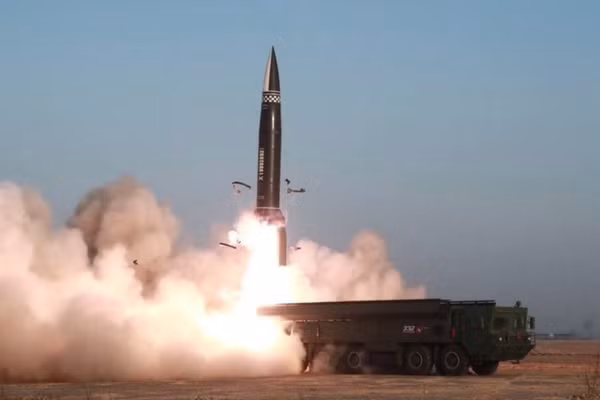 Tình báo Ukraine: Nga đã nhận được tên lửa đạn đạo KN-30 từ Triều Tiên 