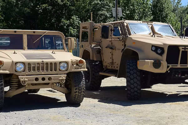 Lục quân Mỹ tiếp tục đặt niềm tin vào thiết giáp HMMWV bất chấp đã có JLTV