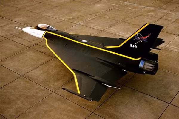 Mỹ triệu hồi phiên bản hạng nặng của tiêm kích F-16 có khả năng mang 27 tên lửa
