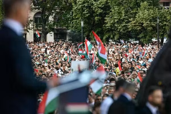 Tân Thủ tướng Hungary đã trở thành 'một Orban mới cho Ukraine'
