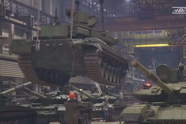 Nga phải hiện đại hóa xe tăng T-72A do nguồn cung T-72B đang cạn kiệt