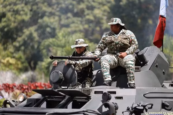 Vị tướng đặc biệt đang huấn luyện Quân đội Venezuela