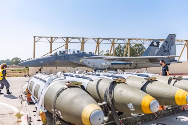 40.000 quả bom hạng nặng của Mỹ sắp tới Israel?