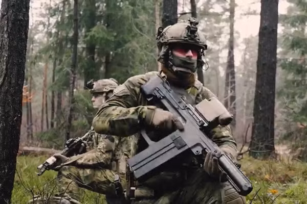 Rheinmetall tạo ra cách mạng chiến trường với súng phóng lựu thông minh HAMMR