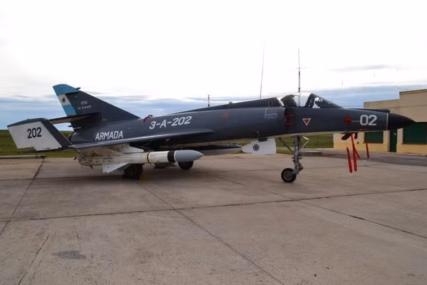 Cường kích huyền thoại Super Étendard của Argentina chuẩn bị 'nhận sổ hưu'
