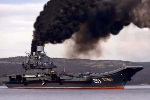 'Tàu Đô đốc Kuznetsov là một đống sắt bốc khói'