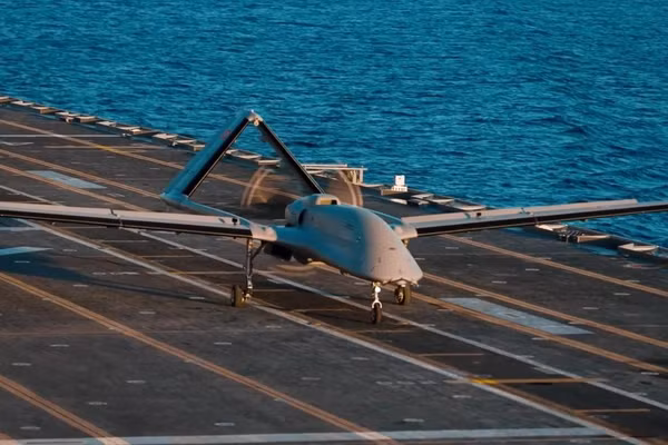 Tàu sân bay Nhật Bản 'lột xác' nhờ UAV Bayraktar TB3