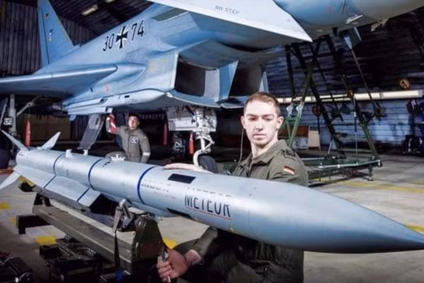 Ấn Độ mua hàng loạt tên lửa Meteor để 'săn lùng' J-35