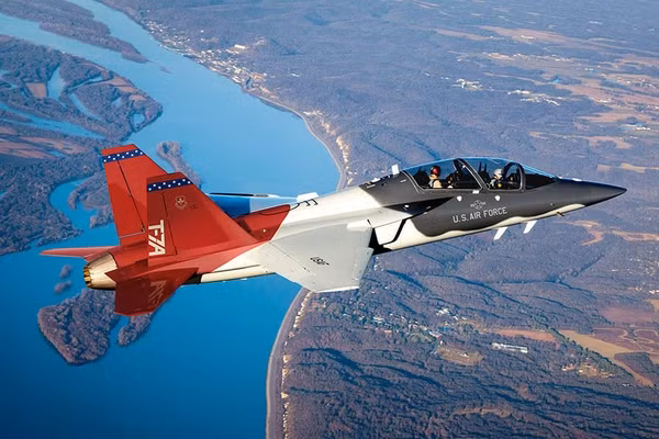 14 máy bay huấn luyện T-7A Red Hawk đầu tiên đã được đặt hàng