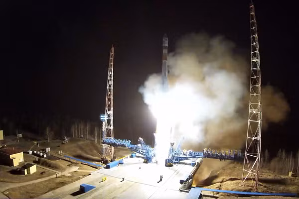 Vụ phóng tên lửa Soyuz-2b mang theo vệ tinh bí mật của Bộ Quốc phòng Nga.