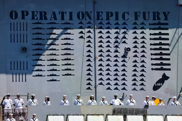 Tàu USS Abraham Lincoln khoe bắn hạ 103 UAV, 34 tàu chiến và 10 tàu ngầm Iran