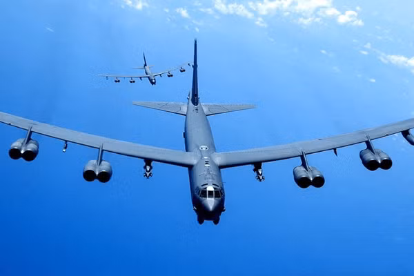 Oanh tạc cơ B-52 tấn công cực mạnh nhờ tên lửa chống hạm tàng hình LRASM