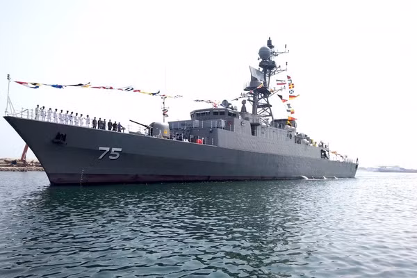 Tàu ngầm Mỹ đánh chìm tàu ​​khu trục Iran gần Sri Lanka gây thương vong lớn