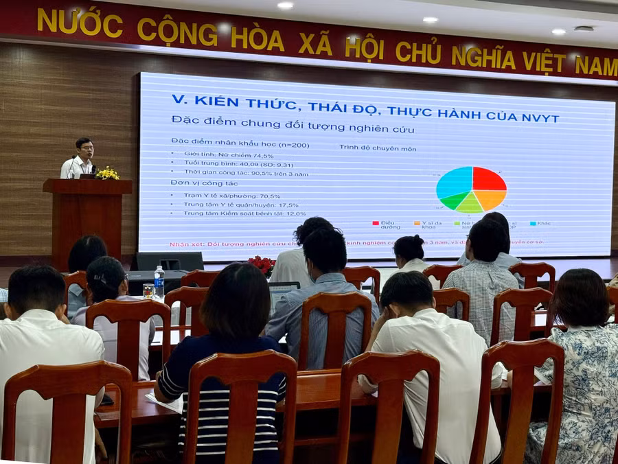 Báo cáo về kết quả nghiên cứu. Ảnh: Nguyễn Tú.