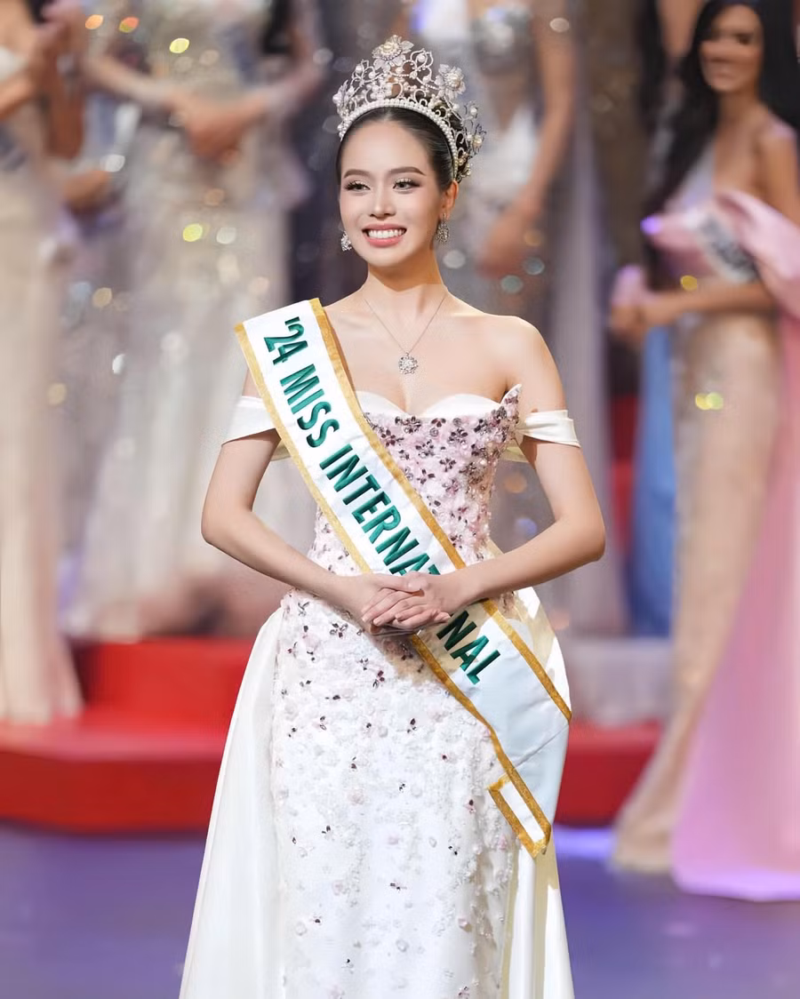 hoa-hau-thanh-thuy-1.jpg