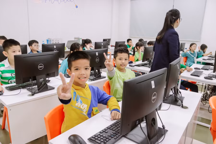 cac-em-hoc-sinh-hao-hung-tham-gia-cuoc-thi-mua-giai-2023-2024.jpg