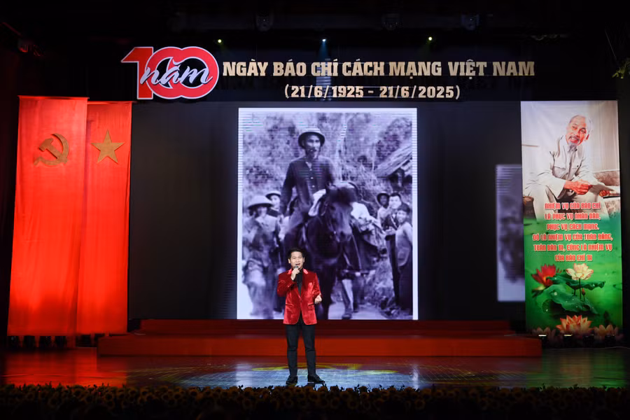 chuong-trinh-nghe-thuat-100-nam-bao-chi-6884.jpg