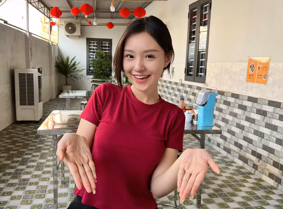 Khánh Như về quê làm ‘cô Tấm’ nấu bún riêu sau khi giành ngôi Á hậu