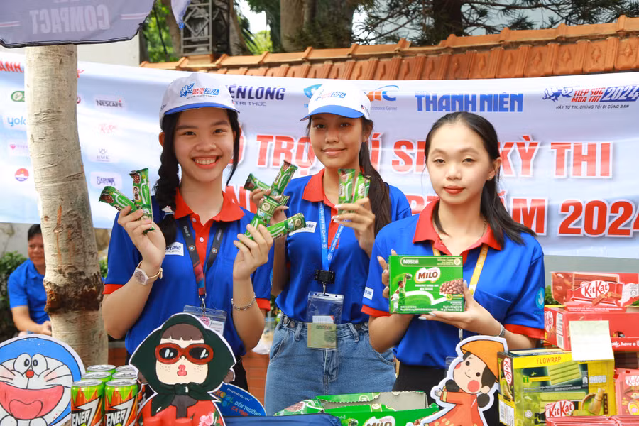 Nestlé đồng hành cùng chương trình _“Tiếp sức mùa thi” ngày 28_6_2024 tại 162 địa điểm thi trong TPHCM.jpg
