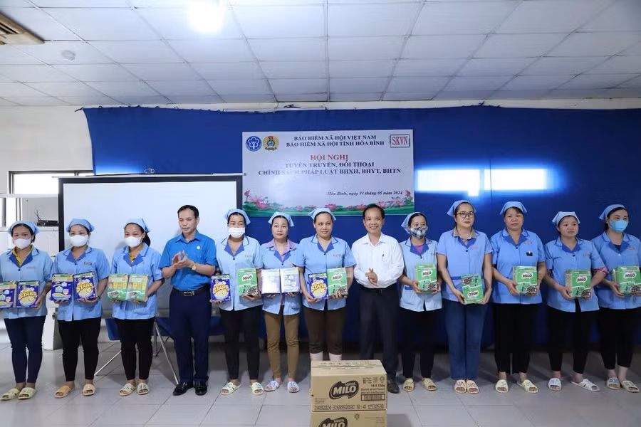 Nestlé đồng hành cùng Quỹ Tấm lòng vàng hỗ trợ người lao động.jpg
