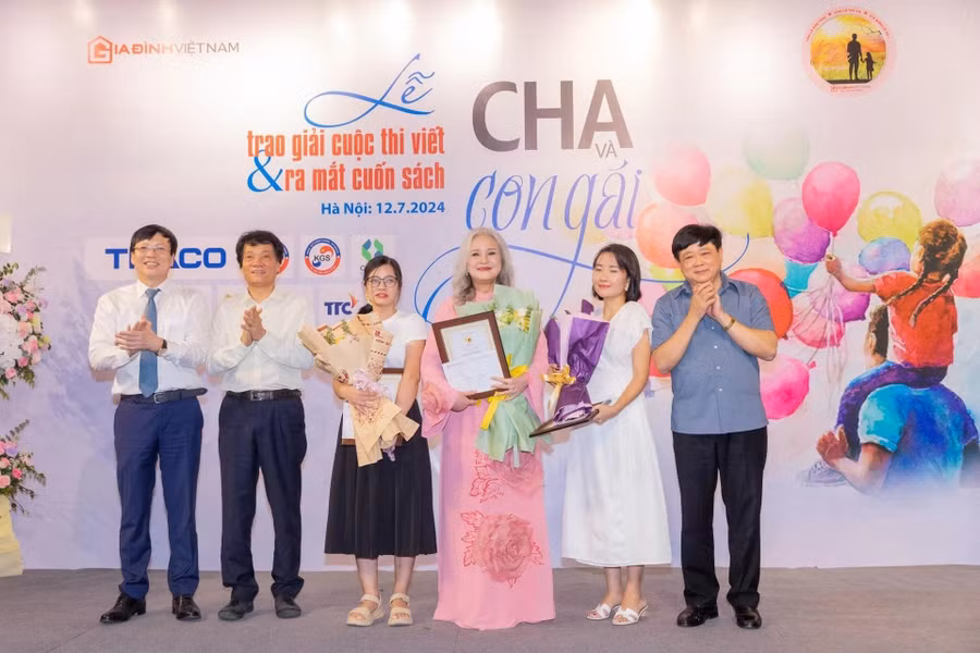 trao giải 05.jpg