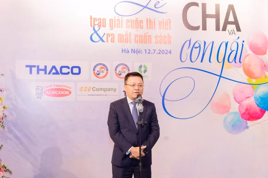 trao giải 03.jpg