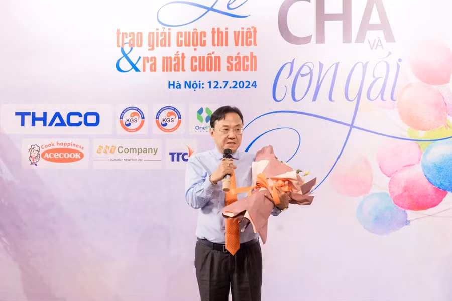 trao giải 02.jpg