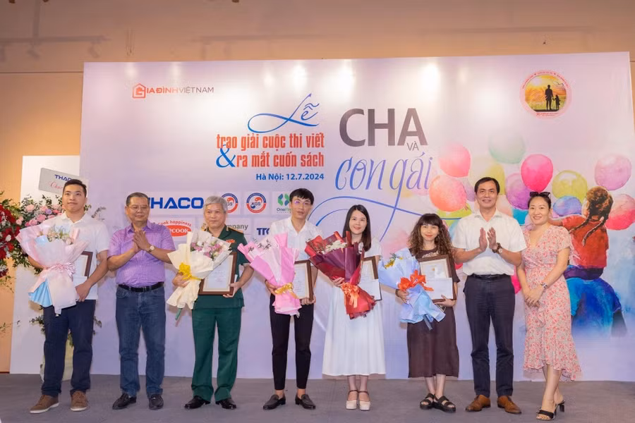 trao giải 07.jpg