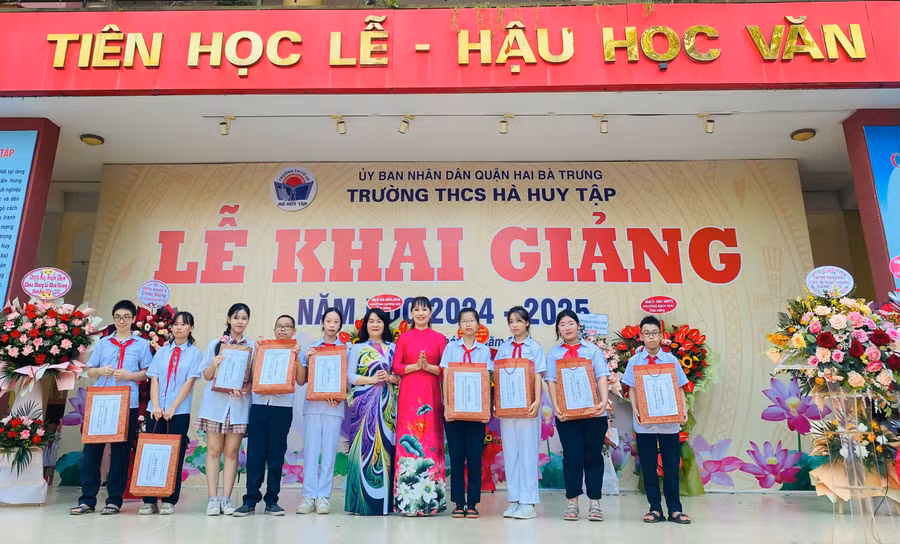 khai giảng 2.jpg