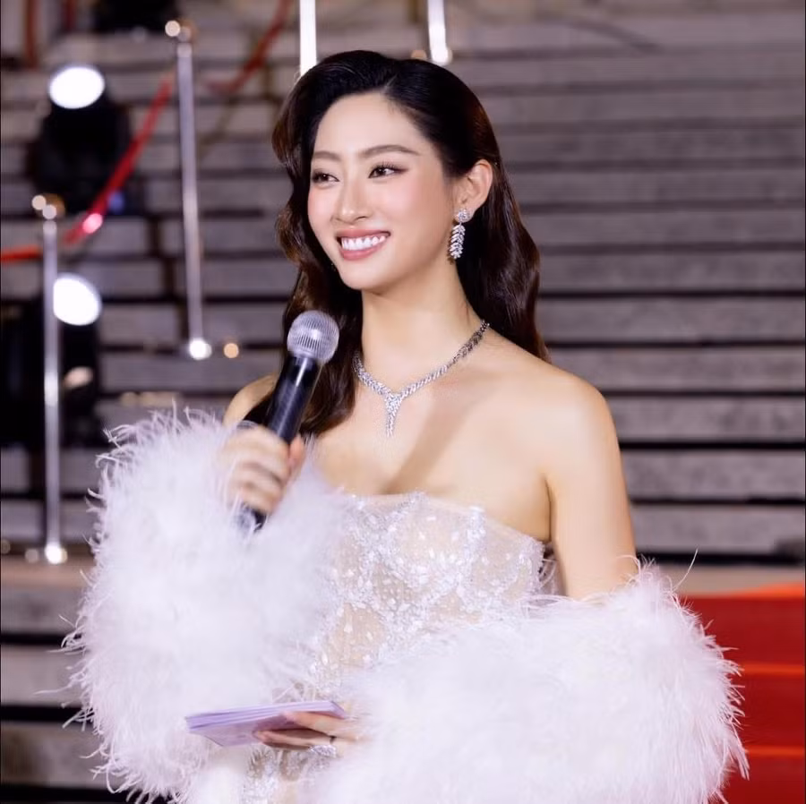 luong-thuy-linh-lam-mc-tai-asian-television-award-28th-1.jpg