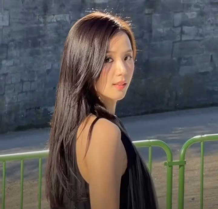 jisoo-2.jpg