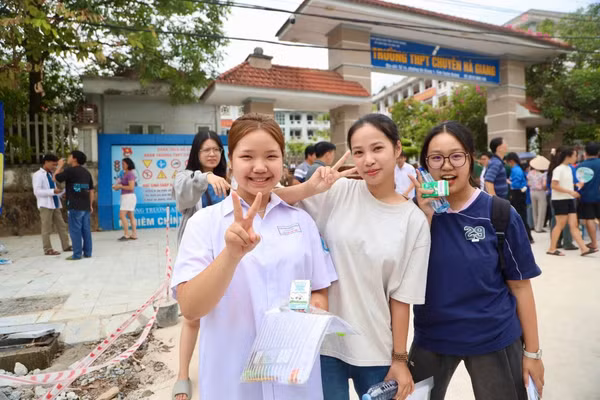 Các em học sinh tự tin sau mỗi bài thi.