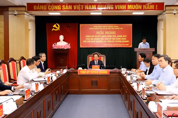 Công bố quyết định kiểm tra, giám sát của Bộ Chính trị tại Tuyên Quang