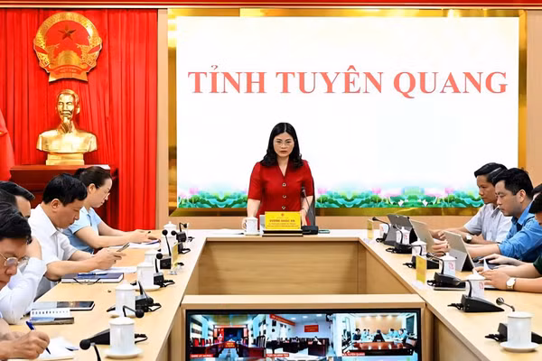 Bà Vương Ngọc Hà, Phó Chủ tịch UBND tỉnh Tuyên Quang chủ trì hội nghị.