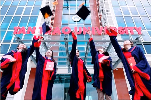 Ngưỡng đảm bảo chất lượng đầu vào ngành Sư phạm tại Trường Đại học Tân Trào tiếp tục dẫn đầu các ngành học.