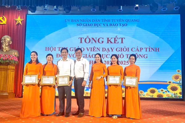 Các thầy cô giáo xuất sắc của Trường THCS Lê Quý Đôn được vinh danh.