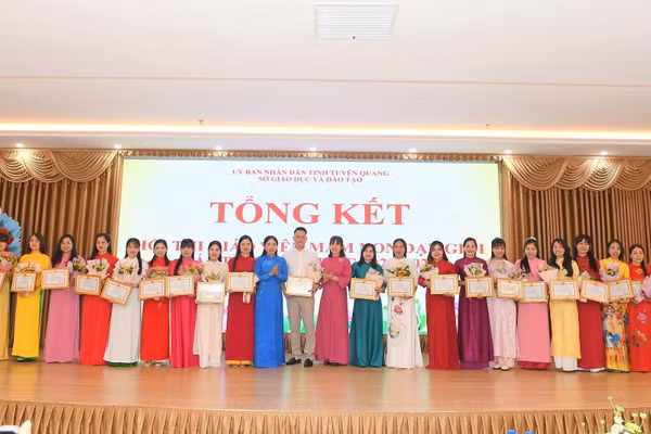 100% giáo viên dự thi đạt chuẩn giáo viên dạy giỏi cấp tỉnh.