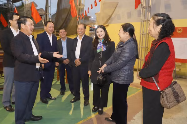 Lãnh đạo tỉnh Tuyên Quang kiểm tra khu vực bầu cử tại phường Hà Giang 1.