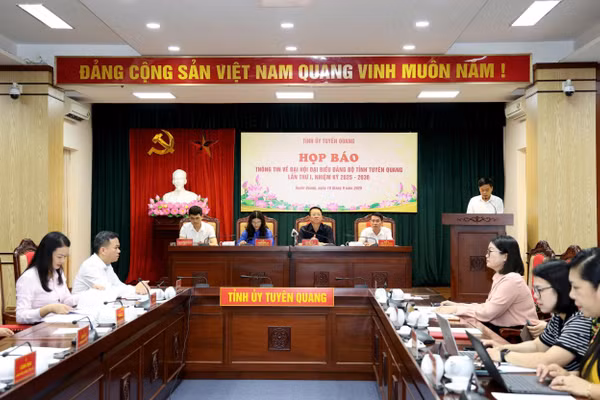 Tuyên Quang họp báo thông tin về Đại hội Đảng bộ lần thứ I.
