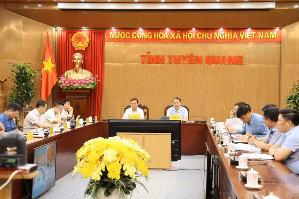 Tuyên Quang họp bàn tháo gỡ các dự án, công trình vốn ngân sách Nhà nước còn tồn đọng. (Ảnh: CTTTQ)