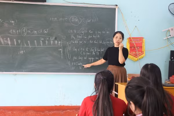 Cô giáo Lê Thị Phương trong tiết dạy của mình.