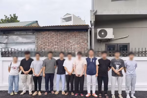Nhóm người bị Công an Tuyên Quang khởi tố. (Ảnh: CATQ)
