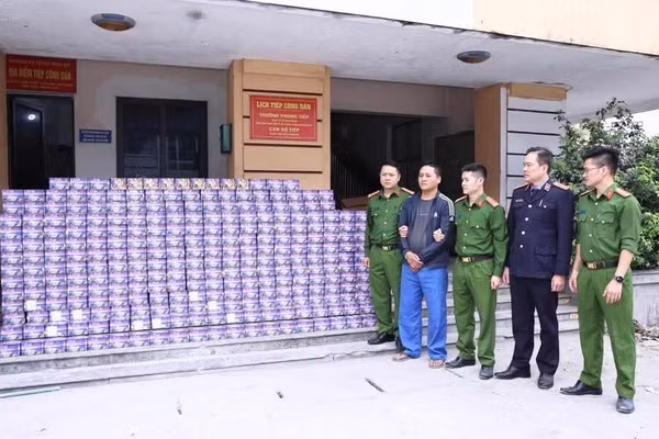 Số lượng pháo lớn được vận chuyển qua biên giới. (Ảnh: CATQ)
