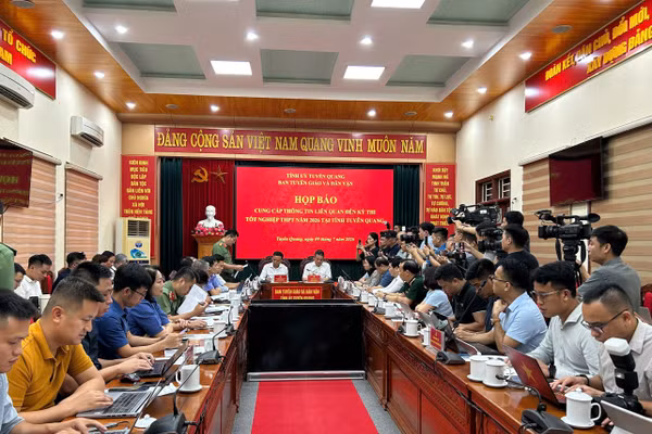 Quang cảnh buổi họp báo.