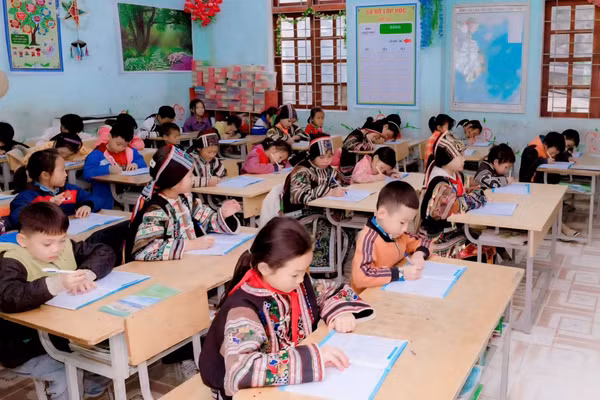 Quy định mới về trang cấp đồ dùng, học phẩm cho học sinh vùng biên Tuyên Quang