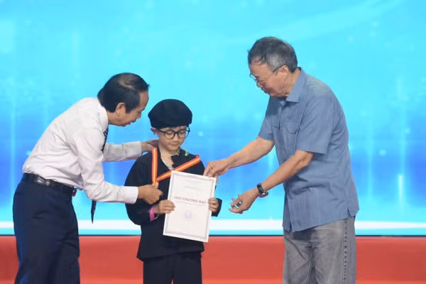 Học sinh Tuyên Quang đạt giải cao tại Cuộc thi Olympic tiếng Anh trên internet.