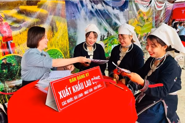 Người dân được hướng dẫn lựa chọn nghề nghiệp.