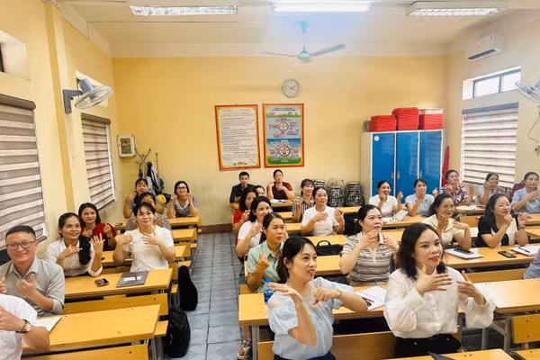 Các giáo viên Tuyên Quang được bồi dưỡng nâng cao nghiệp vụ.