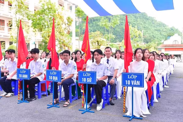 Các em học sinh Trường THPT Chuyên Hà Giang.